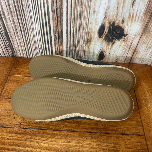 CLARKS COLLECTION ~ Women's size 9 ~ navy Suede Ultimate Comfort Slip On - Picture 5 of 6